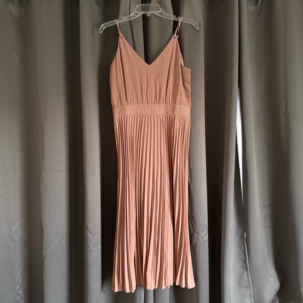 Elegant Pink Pleated Spaghetti Strap Dress